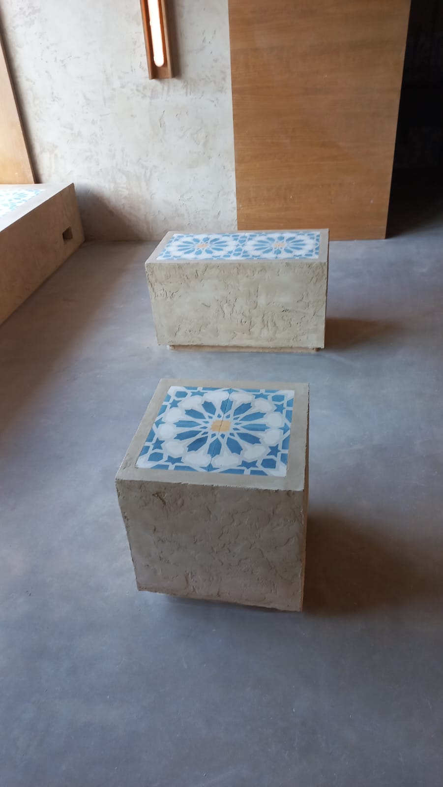 Banco decorativo con azulejo Restaurante Macán