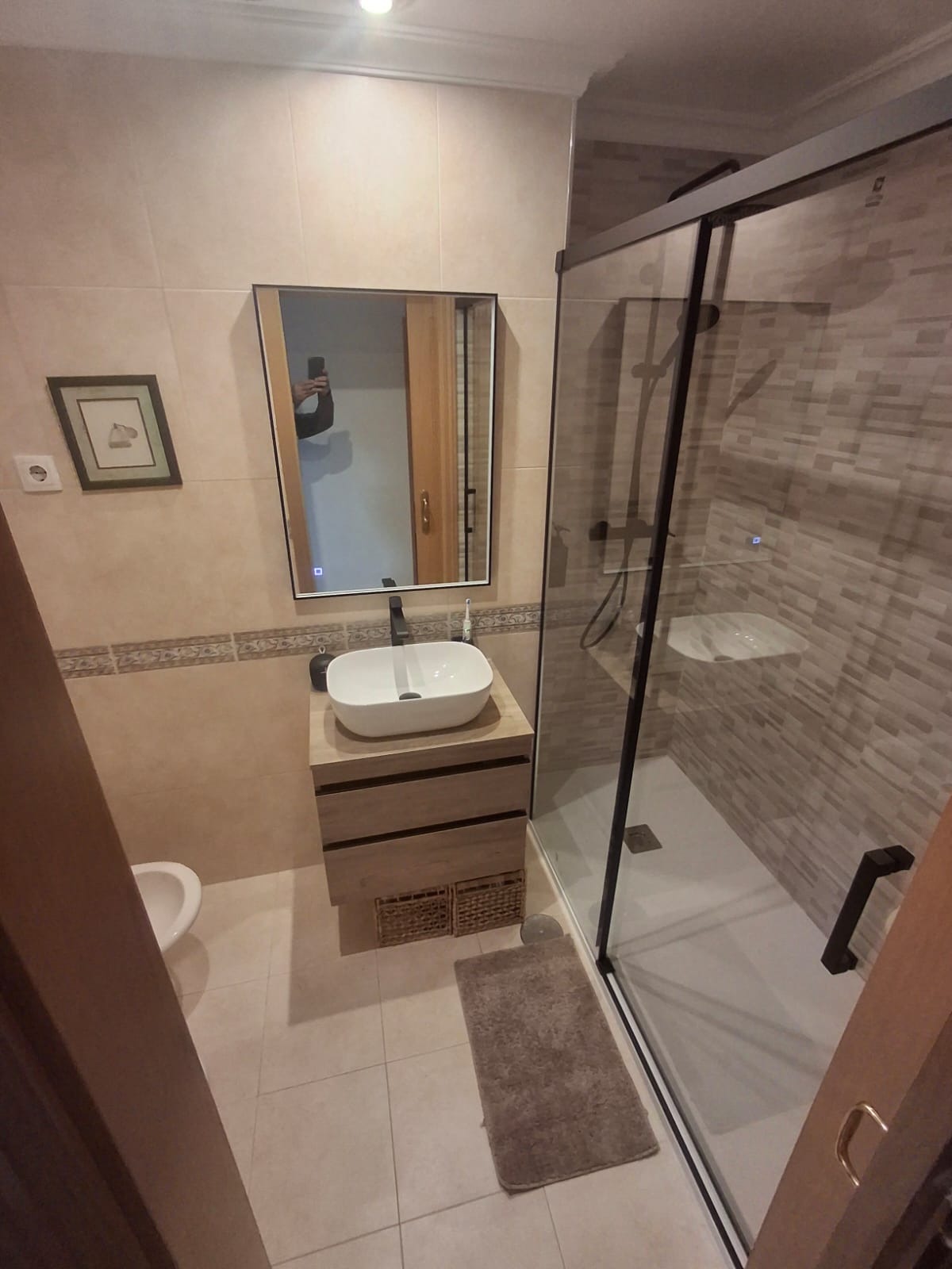 Vista general de baño reformado en Torrejón de Ardoz