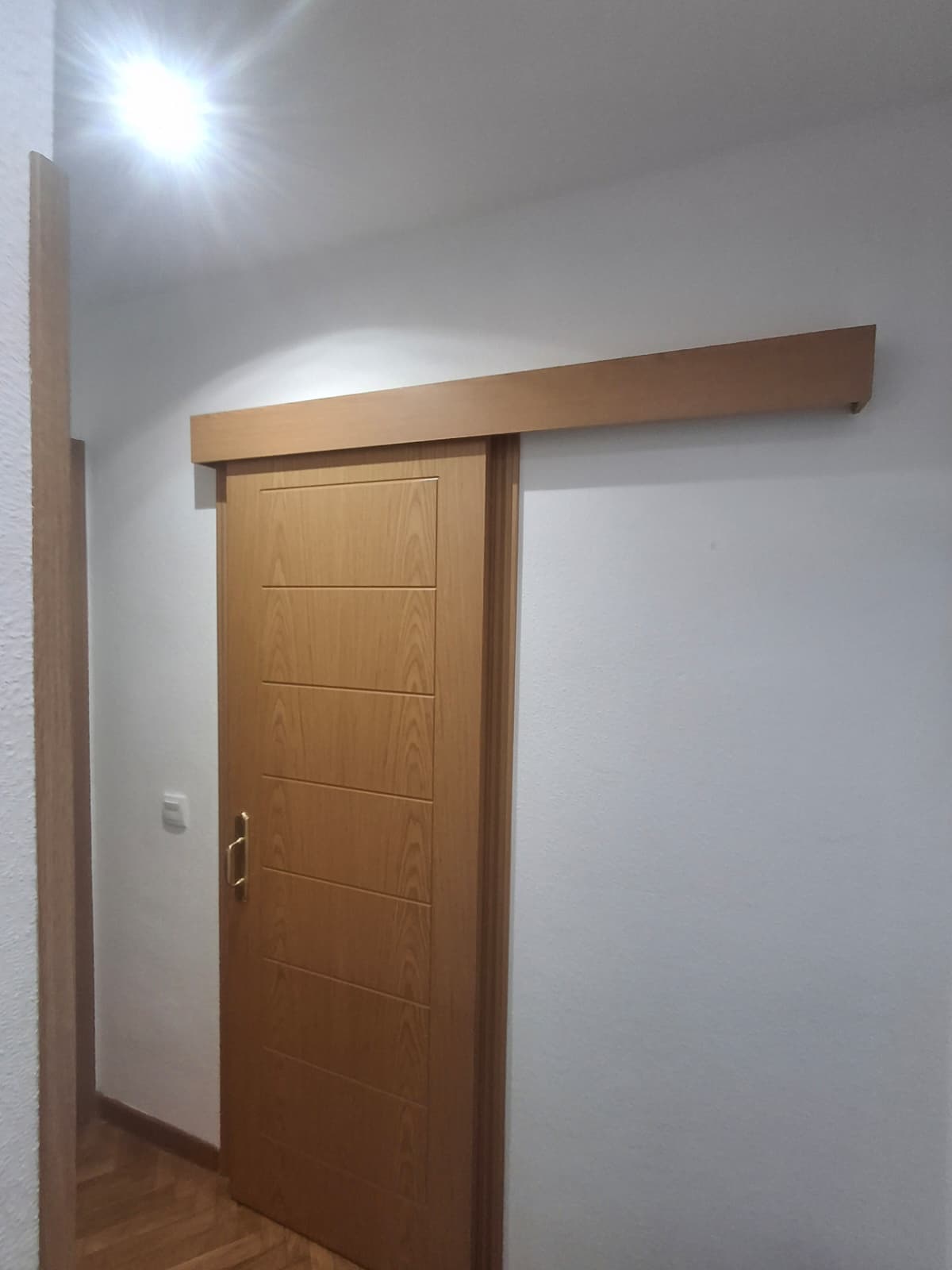 Lavabo y sanitarios instalados tras la reforma integral del baño